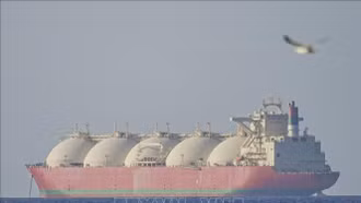 Tàu chở dầu được Mỹ hộ tống bị Iran tấn công ở eo biển Hormuz