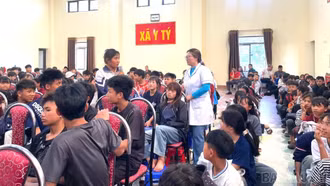 Gần 1.000 học sinh được tuyên truyền phòng, chống tảo hôn, đuối nước