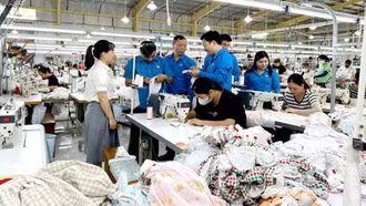 Người lao động mong “lương đủ sống”, giảm giờ làm