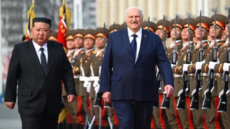 Triều Tiên bắn 21 loạt đại bác đón Tổng thống Belarus