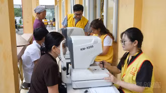 Gần 2.000 lượt người dân được khám bệnh, chăm sóc sức khỏe miễn