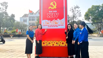 Các phường Lào Cai, Cam Đường: Đẩy mạnh tuyên truyền trực quan chào mừng Đại hội XIV của Đảng