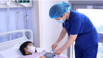 Giao mùa nóng lạnh thất thường, làm gì để phòng đột quỵ vào sáng sớm?