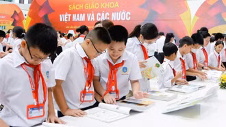 Quyền Bộ trưởng GD-ĐT trả lời về việc xác nhận học bạ thay cấp bằng THCS