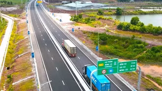 Tiếp tục bổ sung quy hoạch các tuyến đường bộ kết nối với sân bay, cảng biển