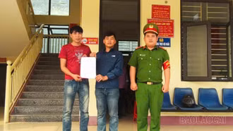 Công an xã Thượng Hà kịp thời hỗ trợ người dân trao trả gần 65 triệu đồng chuyển khoản nhầm