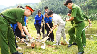 Võ Lao khởi công dự án chiếu sáng đường giao thông nông thôn tại Nậm Mả