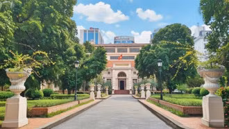 Trưng bày 800 tư liệu chào mừng thành công Đại hội đại biểu toàn quốc lần thứ XIV của Đảng