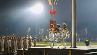 Nghi lễ thiêng liêng tại Quảng trường Ba Đình dưới bóng cờ Tổ quốc hướng về Đại hội Đảng