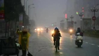 Miền Bắc sắp bước vào cao điểm nồm ẩm, mưa phùn kéo dài trong tháng 3