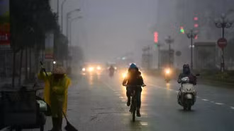 Miền Bắc sắp bước vào cao điểm nồm ẩm, mưa phùn kéo dài trong tháng 3