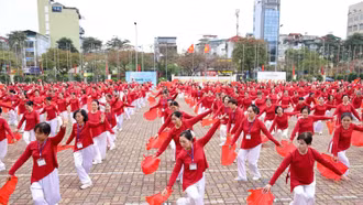 'Rèn luyện thân thể theo gương Bác Hồ vĩ đại' hưởng ứng Ngày Thể thao Việt Nam