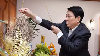Chủ tịch nước Lương Cường thắp hương tưởng nhớ nguyên lãnh đạo Đảng, Nhà nước
