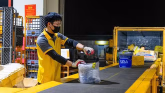 Số bưu gửi tăng đến 30%, các bưu cục giao dịch trung tâm sẽ mở cửa đến hết ngày 15/2