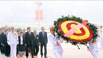 Tổng Bí thư, Chủ tịch nước Lào vào Lăng viếng Chủ tịch Hồ Chí Minh