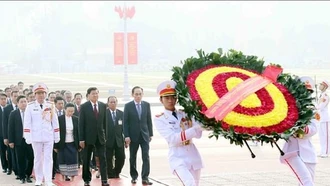 Tổng Bí thư, Chủ tịch nước Lào vào Lăng viếng Chủ tịch Hồ Chí Minh