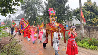 Tưng bừng lễ hội đền Hai Cô