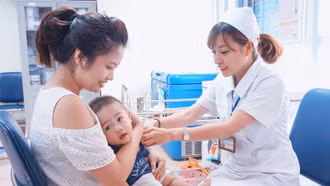 14 bệnh bắt buộc tiêm vaccine: Bộ Y tế siết phòng dịch cho trẻ em và cộng đồng
