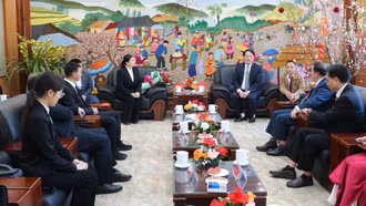 Giao lưu hữu nghị giữa đoàn đại biểu Đảng, chính quyền xã Si Ma Cai và trấn Seo Pả Chư