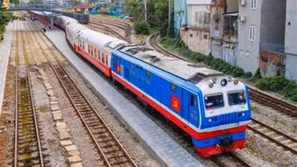 Đồng loạt giảm giá vé tàu khách và cước vận chuyển hàng hóa đến ngày 14/5