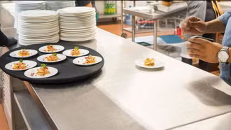 Bộ Y tế yêu cầu kiểm soát chuỗi cung ứng cho bếp ăn tập thể