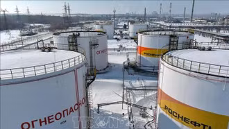 Mỹ áp dụng lệnh miễn trừ tạm thời cho dầu mỏ Nga