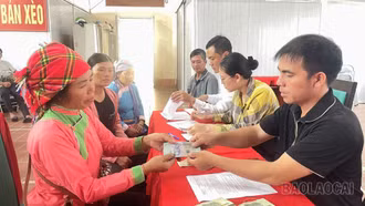 Bản Xèo chi trả hơn 676 triệu đồng hỗ trợ người dân khắc phục thiên tai, dịch bệnh