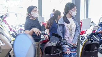 Giá xăng tăng, người tiêu dùng có khuynh hướng “đảo chiều” sang sử dụng xe điện