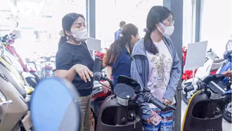 Giá xăng tăng, người tiêu dùng có khuynh hướng “đảo chiều” sang sử dụng xe điện