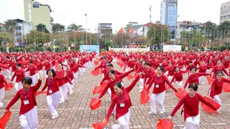 'Rèn luyện thân thể theo gương Bác Hồ vĩ đại' hưởng ứng Ngày Thể thao Việt Nam
