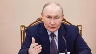 Tổng thống Putin ký ban hành luật mới bảo vệ các tân binh nước ngoài khỏi bị trục xuất