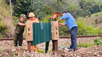 Triển khai đồng bộ công tác xóa lối đi tự mở trên tuyến đường sắt Yên - Lào qua xã Bảo Hà