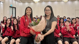 Đội tuyển nữ Việt Nam nhận món quà ý nghĩa trong ngày 8/3