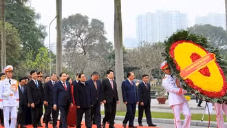 Lãnh đạo Đảng, Nhà nước và TP Hà Nội dâng hương tại Nghĩa trang Mai Dịch