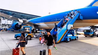 Hàng không tính giảm chuyến bay nội địa, giá vé quốc tế thêm áp lực