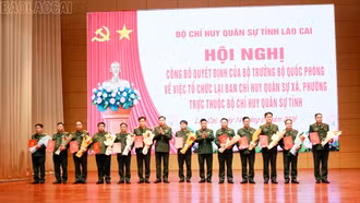 Bộ Chỉ huy Quân sự tỉnh công bố quyết định tổ chức lại Ban chỉ huy quân sự xã, phường