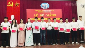 Bế giảng lớp bồi dưỡng nhận thức về Đảng đợt I năm 2025