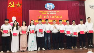 Bế giảng lớp bồi dưỡng nhận thức về Đảng đợt I năm 2025