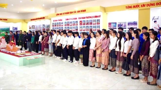 Đoàn trường Cao đẳng Nghề Yên Bái tổ chức cho sinh viên Lào tham quan Sư đoàn 355