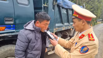 Thu xử phạt lỗi nồng độ cồn gần 15 tỷ đồng