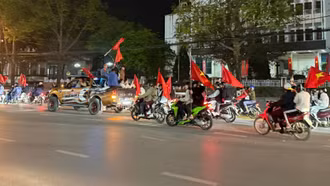 Người Lào Cai mừng chiến thắng của đội tuyển Việt Nam