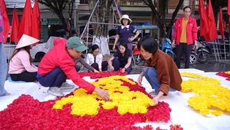 Hấp dẫn điểm check-in 10.000 bông hoa ở Lễ hội đền Thượng