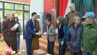 Xã Cốc San: 300 hộ gia đình chính sách, khó khăn được nhận quà Tết