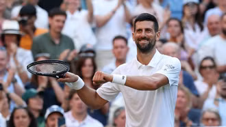Thắng ngược tay vợt Ý, Djokovic đối đầu Sinner ở bán kết Wimbledon 2025