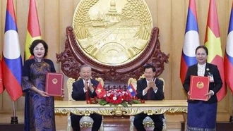 Tổng Bí thư Tô Lâm và Tổng Bí thư, Chủ tịch nước Lào chứng kiến Lễ trao các văn kiện hợp tác