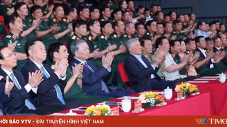 Tổng Bí thư Tô Lâm dự giao lưu nghệ thuật 'Khắc ghi lời Bác - vang nhịp quân hành'
