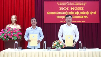 Bàn giao 50 nhãn hiệu chứng nhận, nhãn hiệu tập thể cho các đơn vị, địa phương quản lý