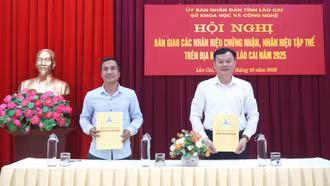 Bàn giao 50 nhãn hiệu chứng nhận, nhãn hiệu tập thể cho các đơn vị, địa phương quản lý