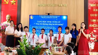 Trường Tiểu học Hoàng Văn Thụ ủng hộ hơn 60 triệu đồng tới các trường học tại Thái Nguyên