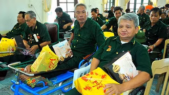 Hướng dẫn địa phương thực hiện tặng quà nhân dân